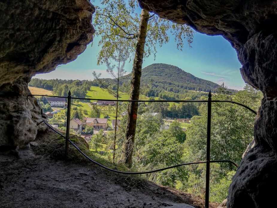 Výhled z jeskyně Kriegsloch (foto Mojmír Churavý CC BY-SA 4.0)